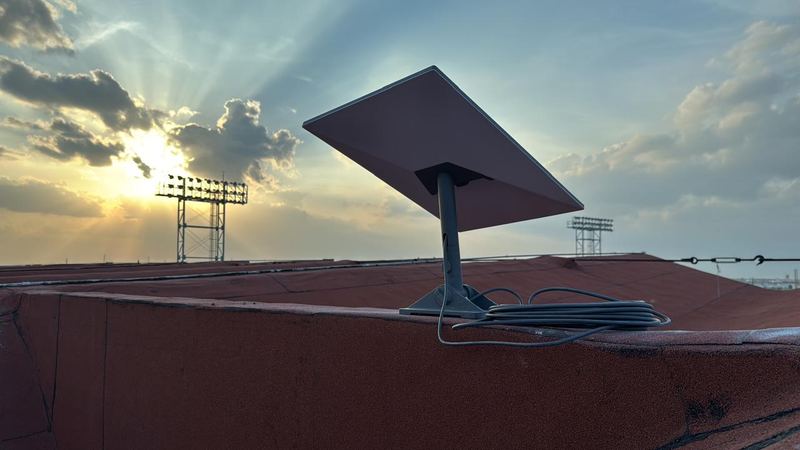 Antena de internet satelital